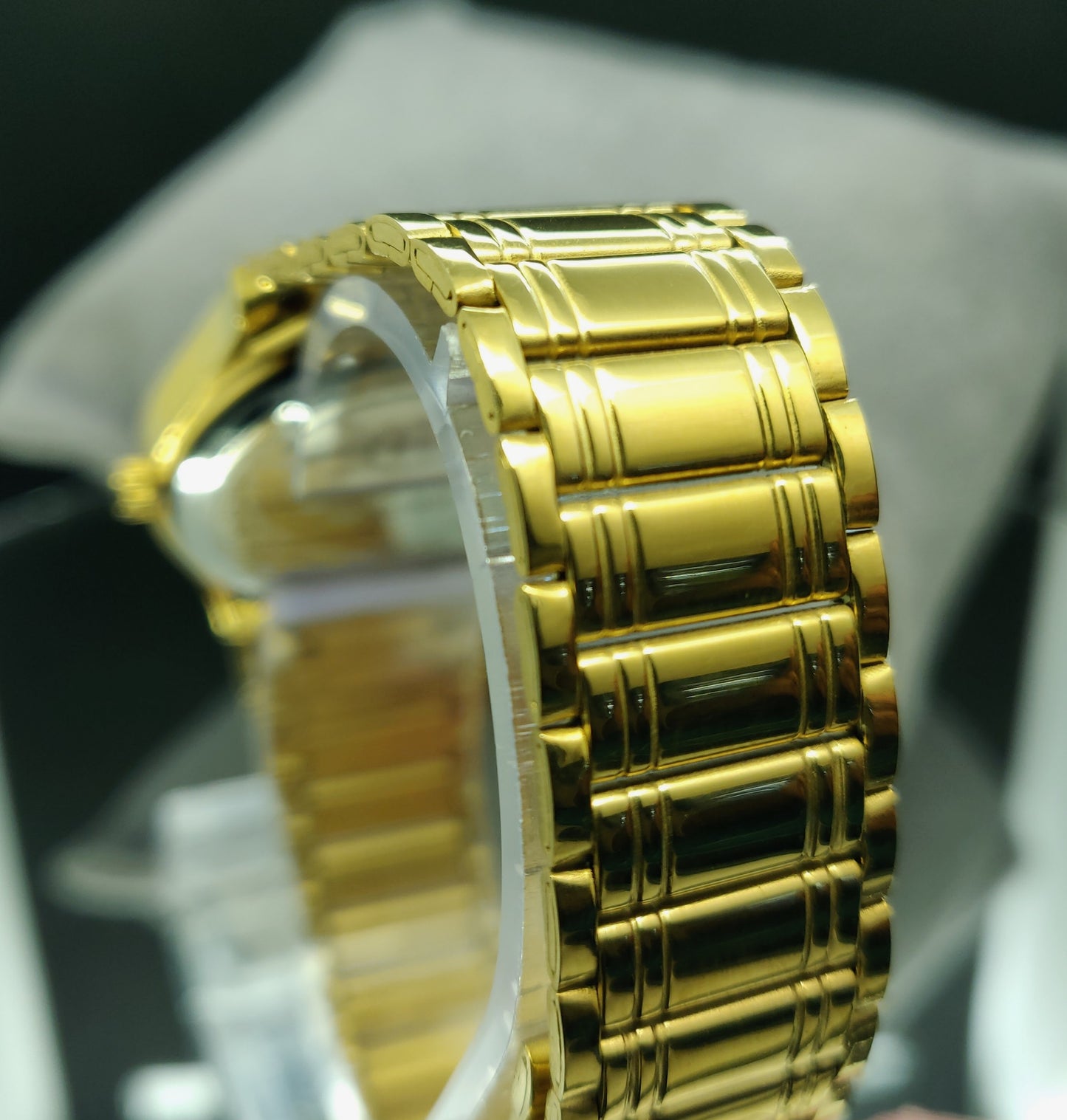 Crony Premium Golden Metal Chain Analog Wrist Watch for Men