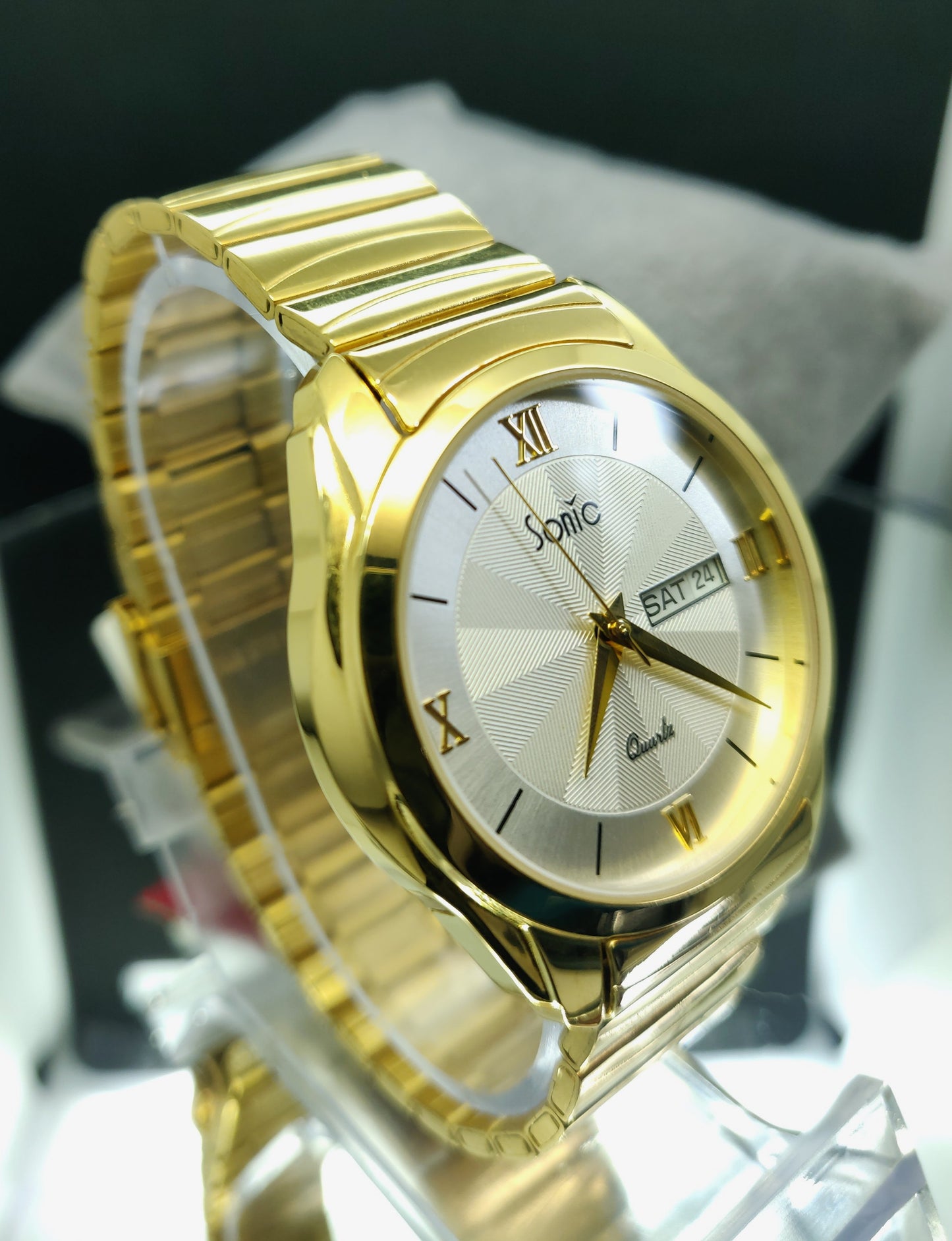 Crony Premium Golden Metal Chain Analog Day & Date Wrist Watch for Men