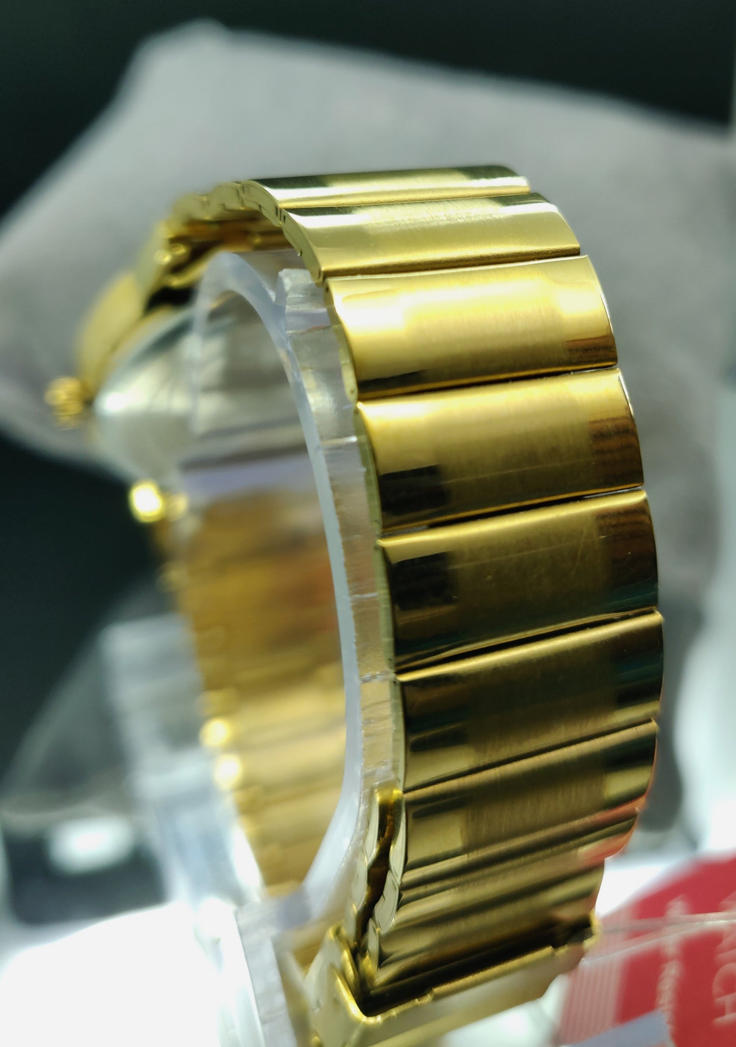 Crony Premium Golden Metal Chain Analog Wrist Watch for Men