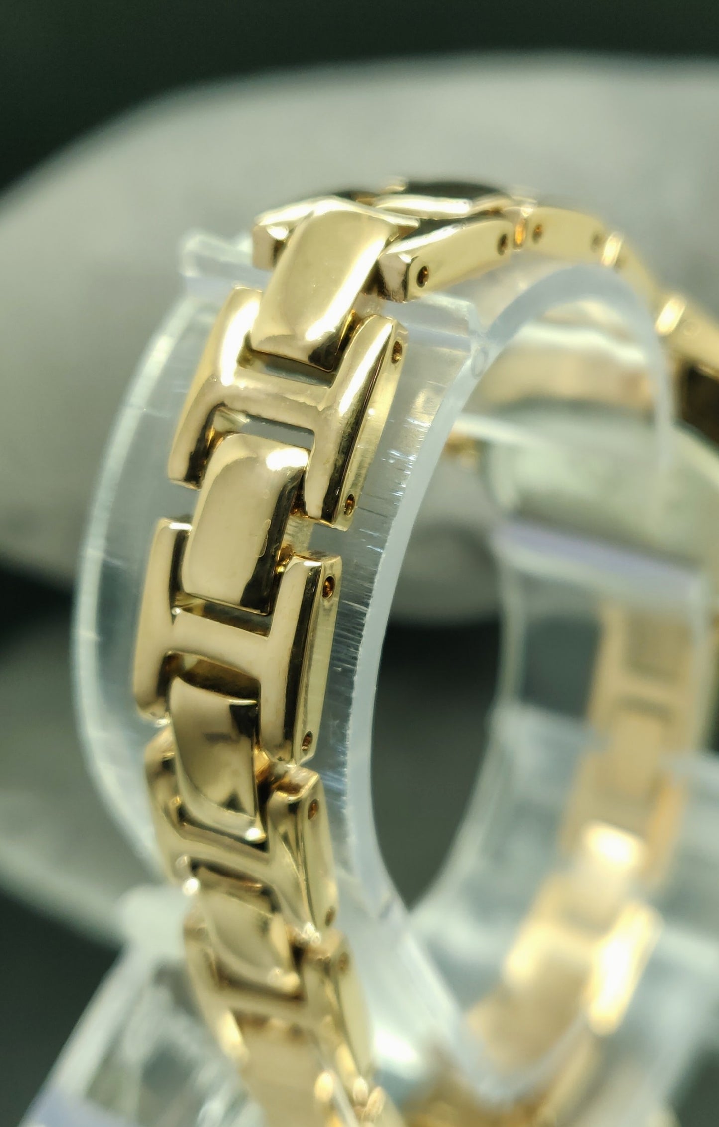 Crony Premium Golden Metal Chain Analog Wrist Watch for Women
