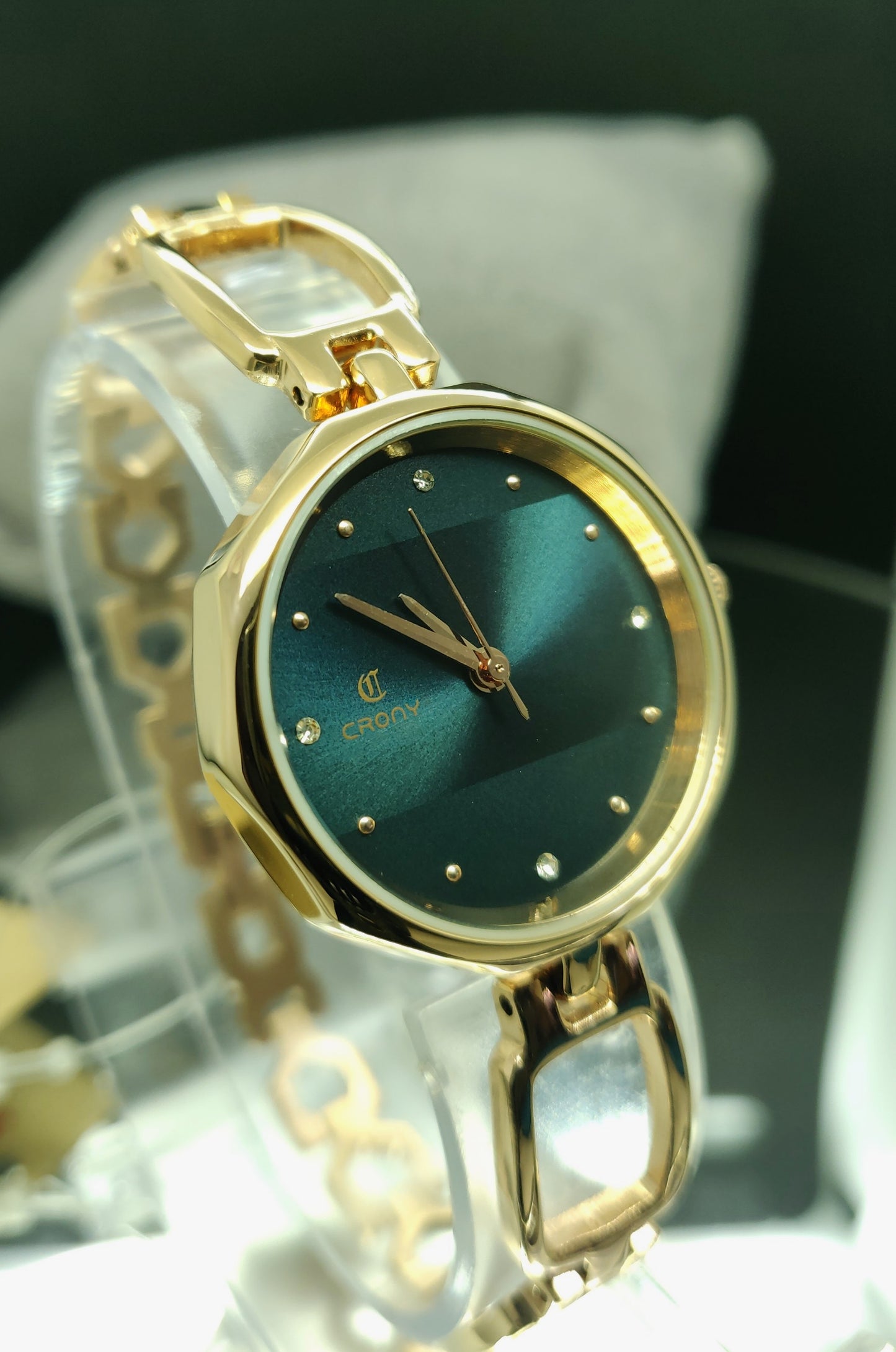 Crony Premium Golden Metal Chain Analog Wrist Watch for women
