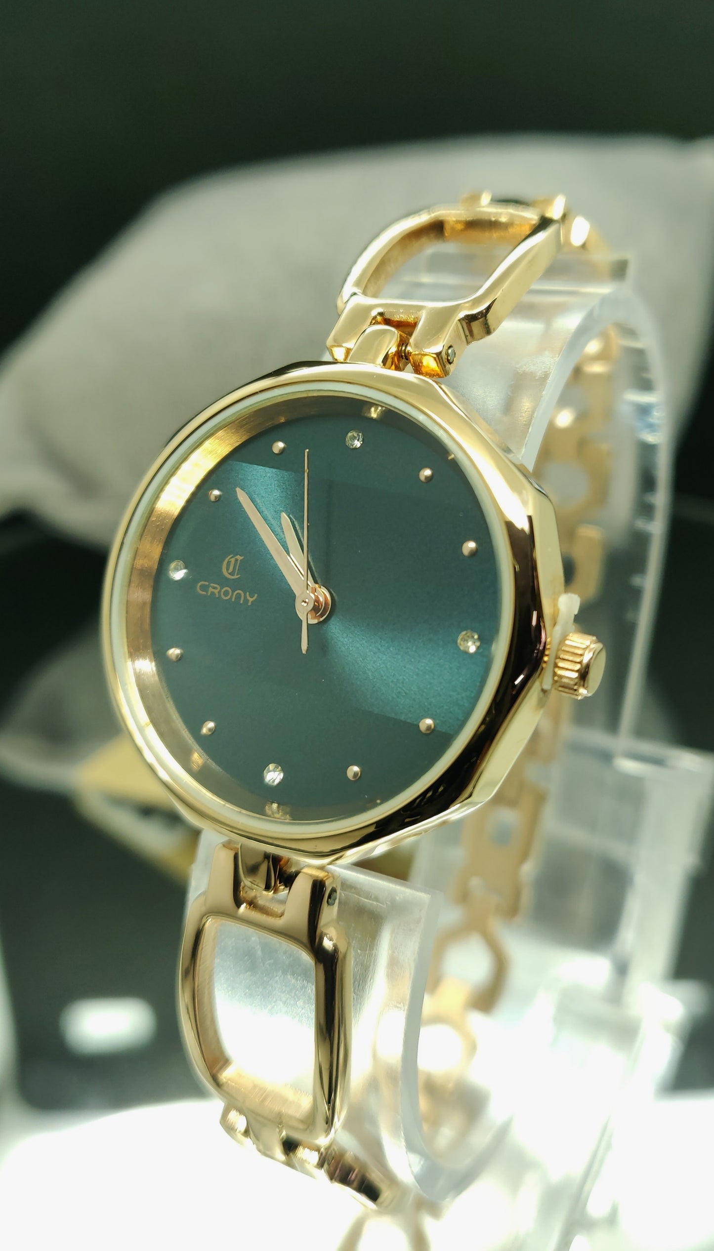 Crony Premium Golden Metal Chain Analog Wrist Watch for women
