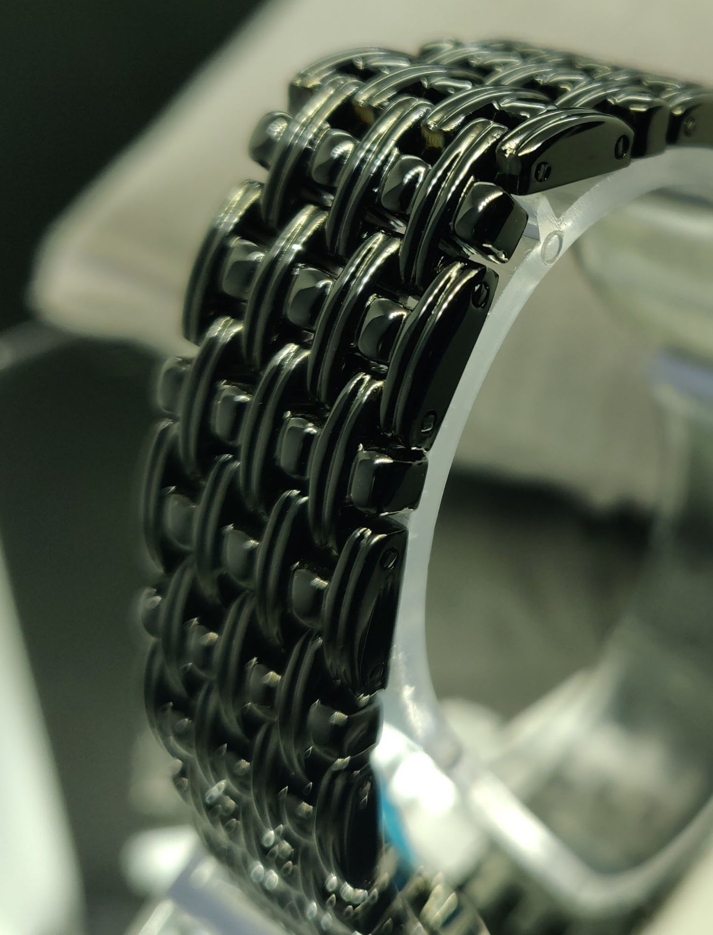 Crony Premium Black Metal Chain Analog Quartz Watch for Women's